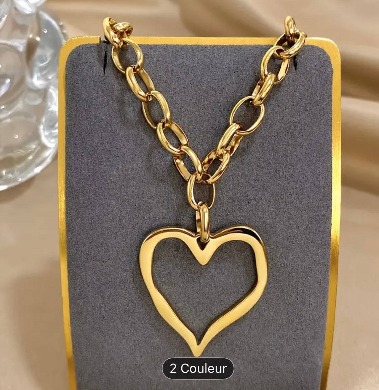 Collar Dorado en Acero Inoxidable – Colgante Corazón Hueco Elegante