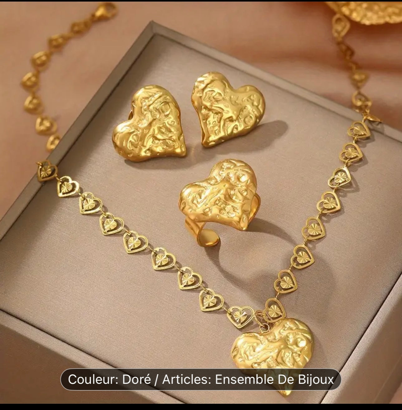 Set Dorado en Acero Inoxidable – Collar, Aretes y Anillo Corazón (3 piezas)