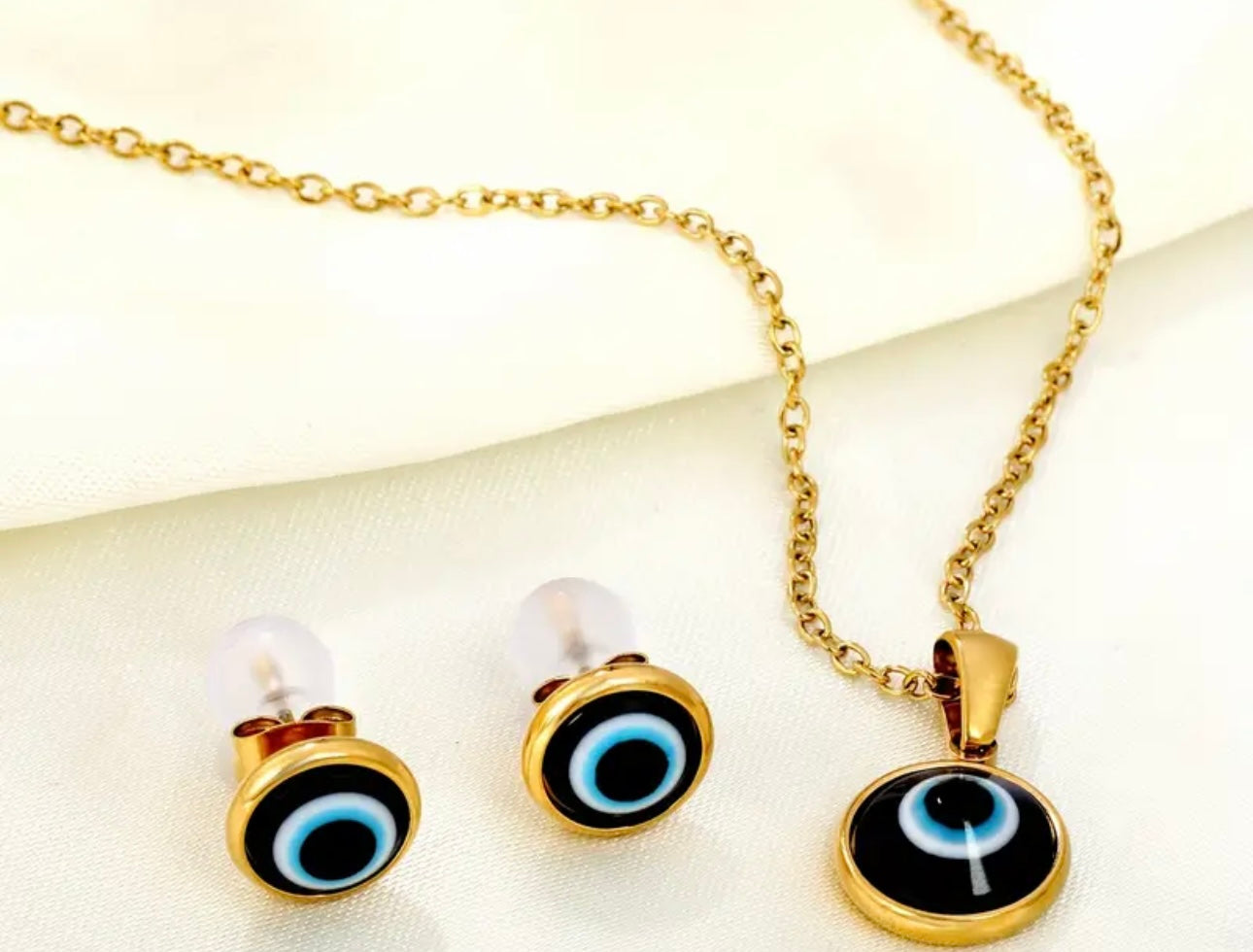 Set Dorado en Acero Inoxidable – Collar y Aretes Ojo Turco (3 piezas)