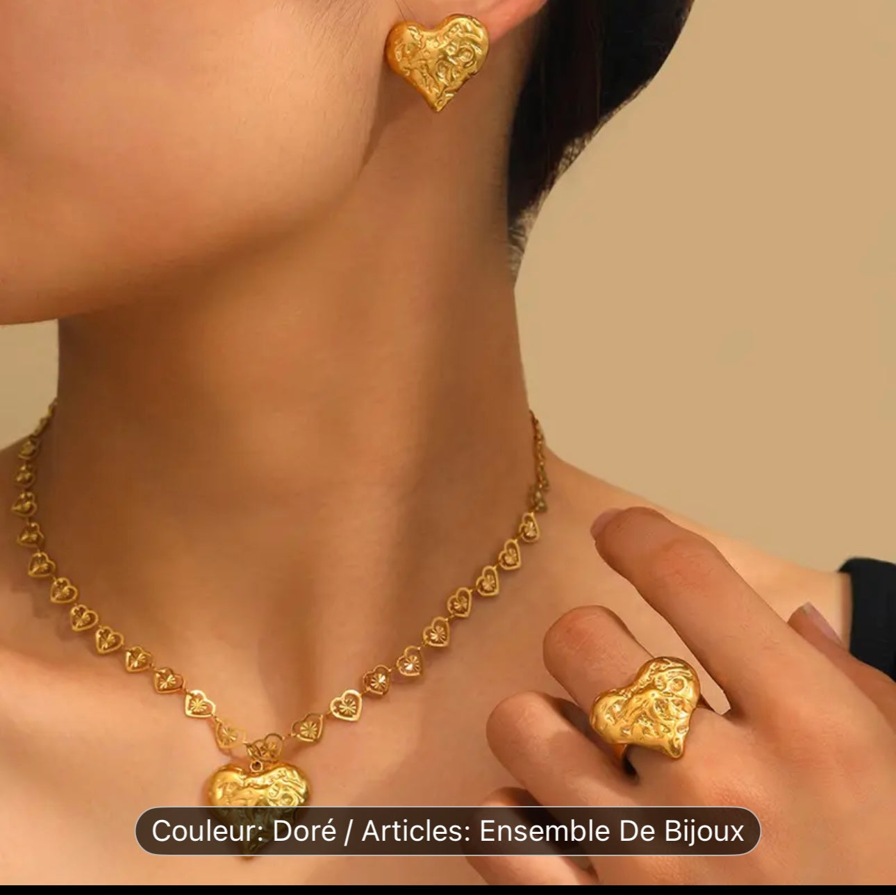 Set Dorado en Acero Inoxidable – Collar, Aretes y Anillo Corazón (3 piezas)