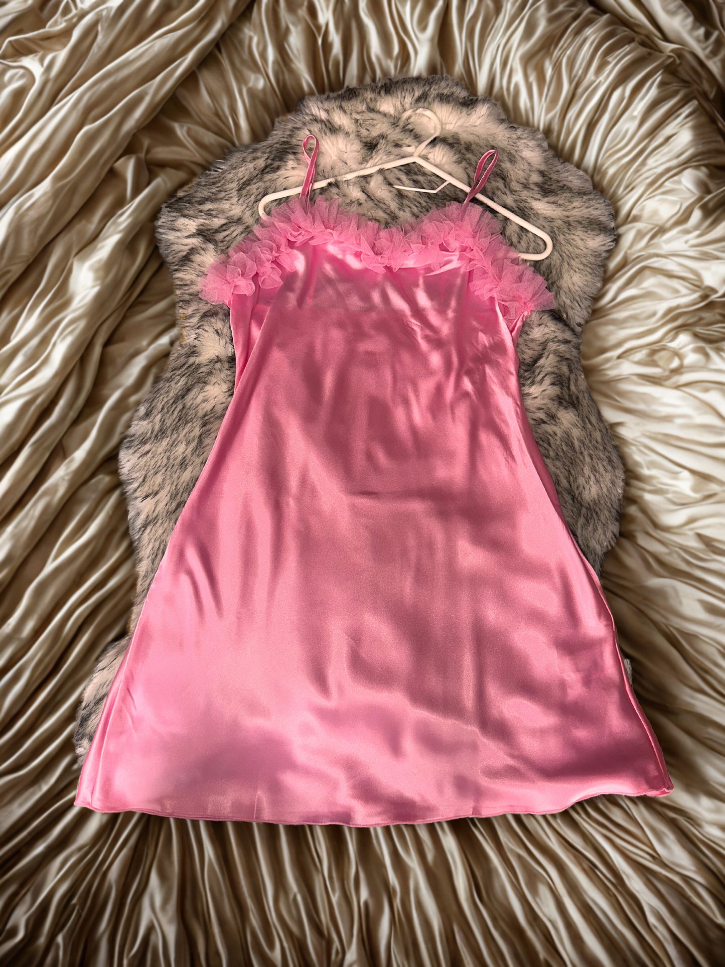 Camisón Rosa Satinado con Encaje - Talla S.