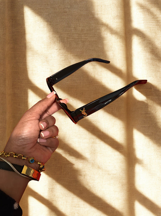 Gafas de Sol Elegantes con Detalle Dorado – Estilo Premium