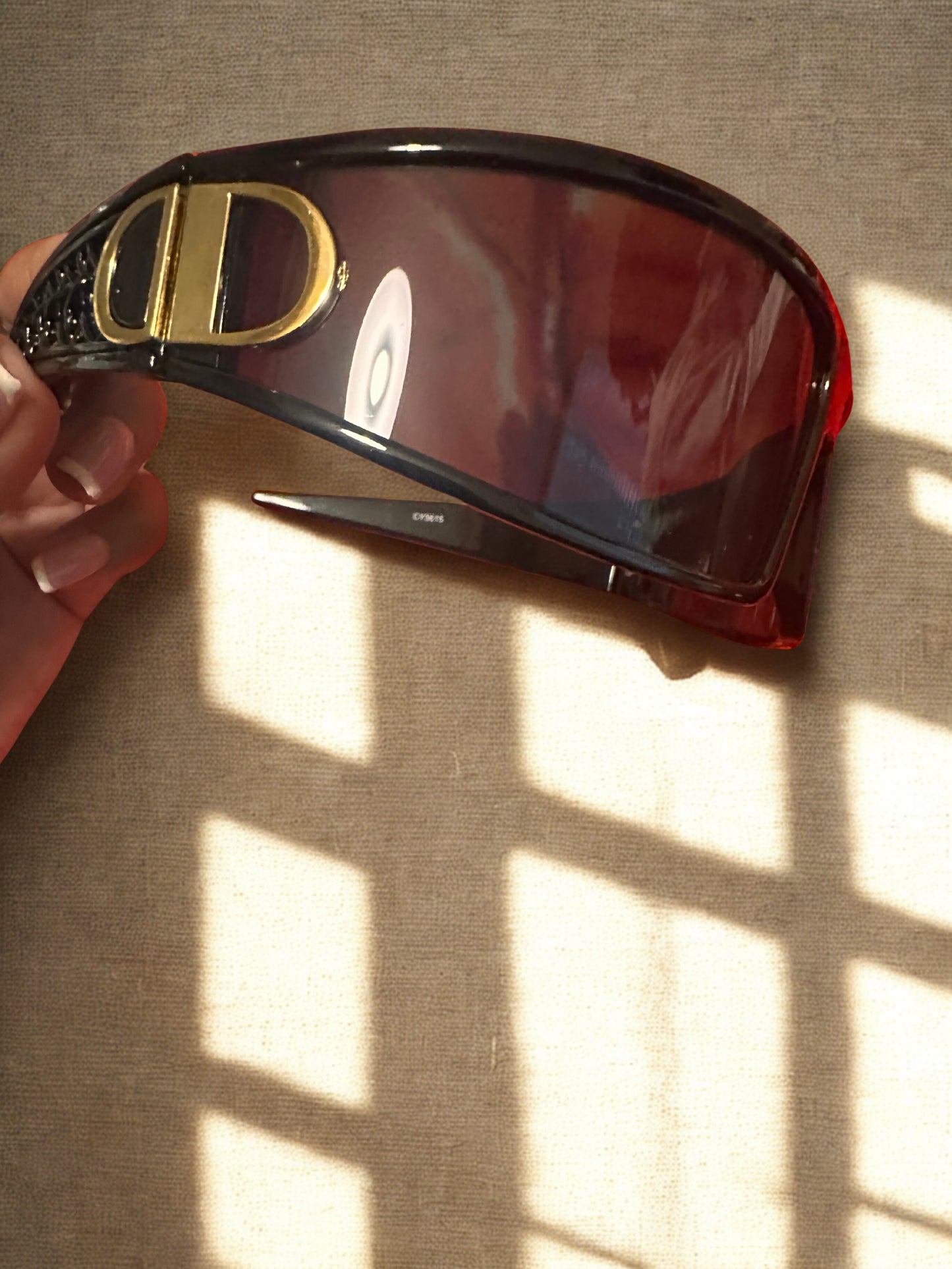 Gafas de sol de lujo con detalles dorados – Estilo exclusivo